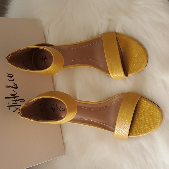 #010  Style & Co. Paycee Yellow Snake Women's Dress Sandal Size 8M - Picture 2 of 6